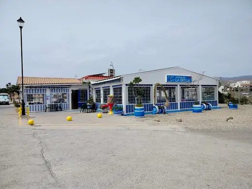 Fachada de Chiringuito La Orilla