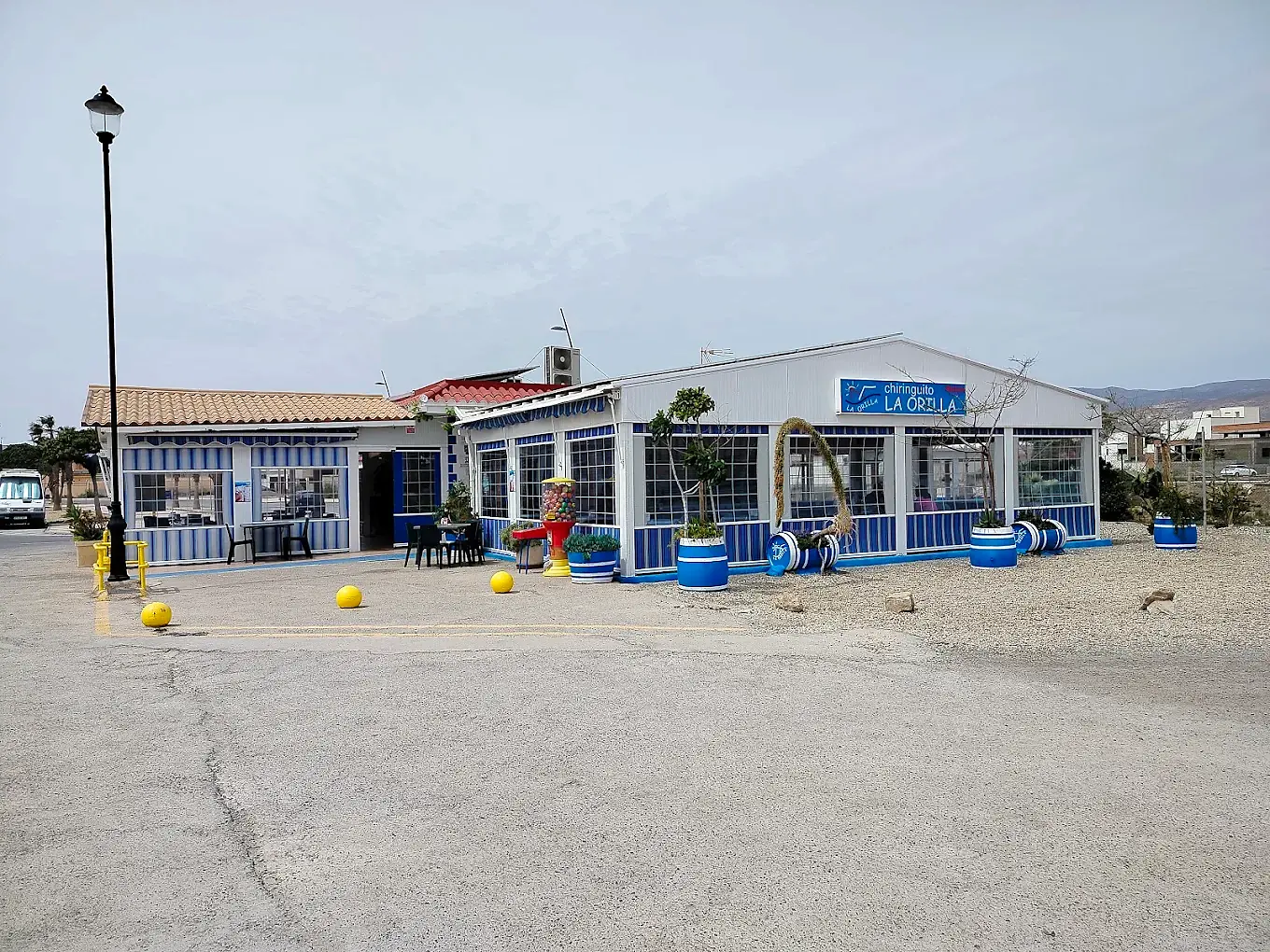 Fachada de Chiringuito La Orilla en Roquetas de Mar