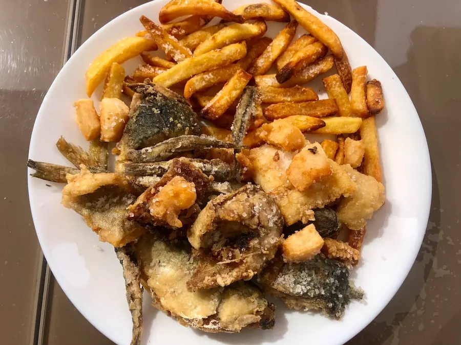 Fritura de pescado con patatas